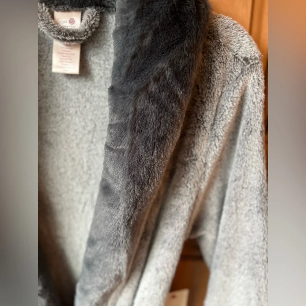 NWT Secret Treasures Superminky Sleep Robe